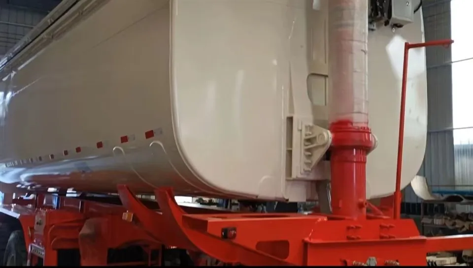 Напівпричіп із заднім самоскидом