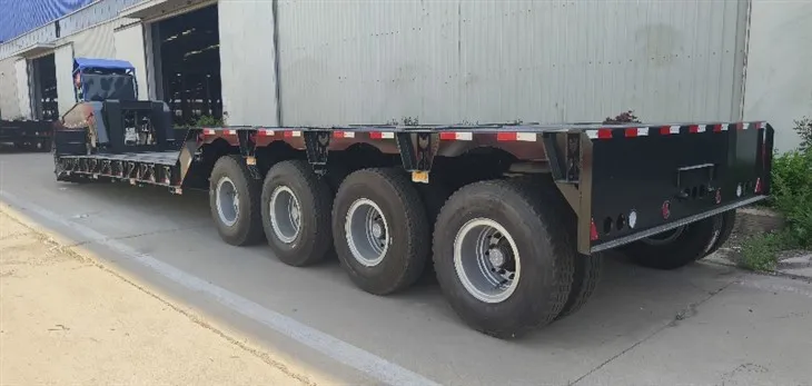 Чотирьохвісний низькошасійний транспортний напівпричіп